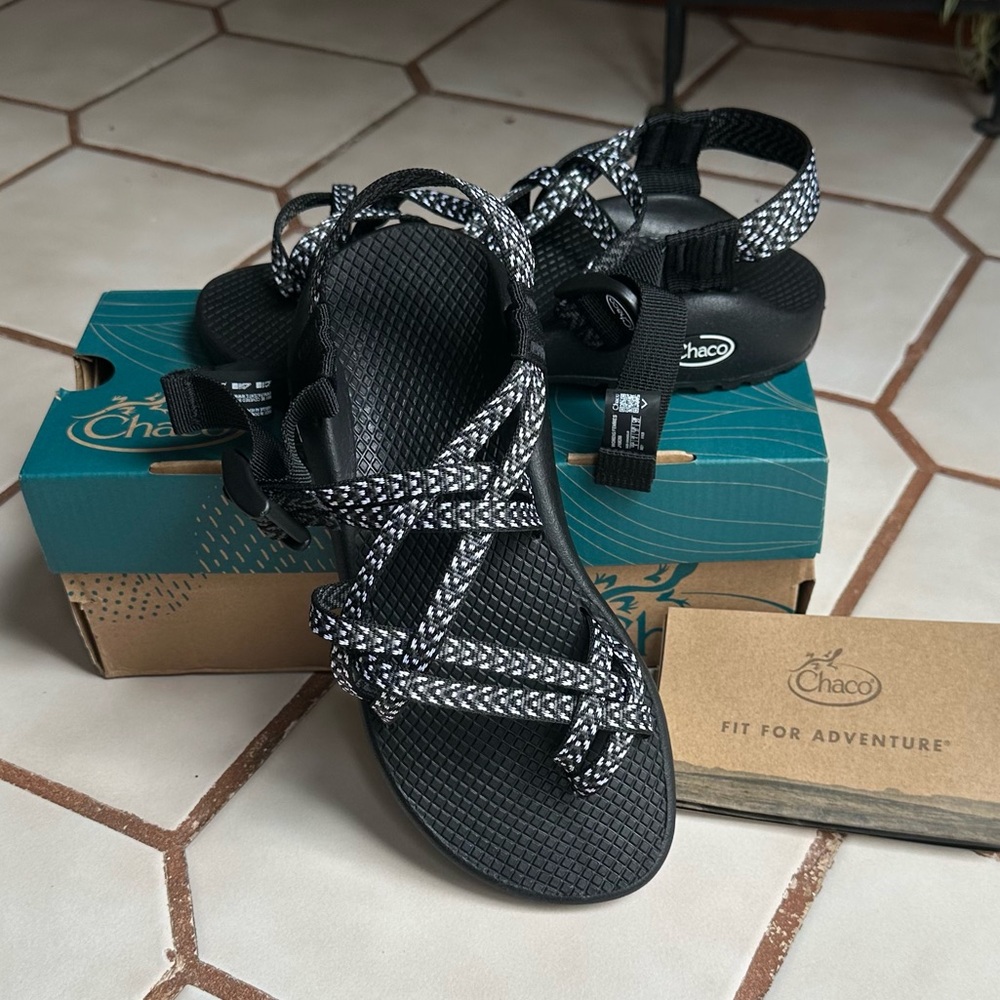 Chaco Women's ZX2 size 6